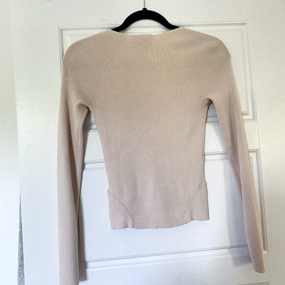 NWOT Knit V-Neck Top House of Harlow 1960 - Picture 2 of 2